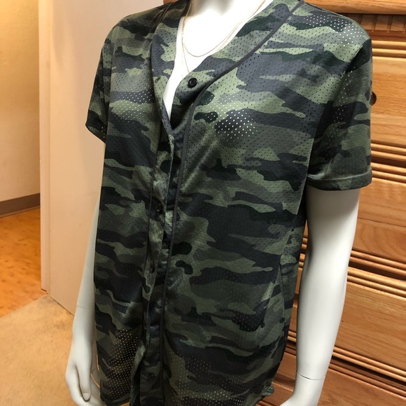 Camo Button up top - Picture 1 of 5
